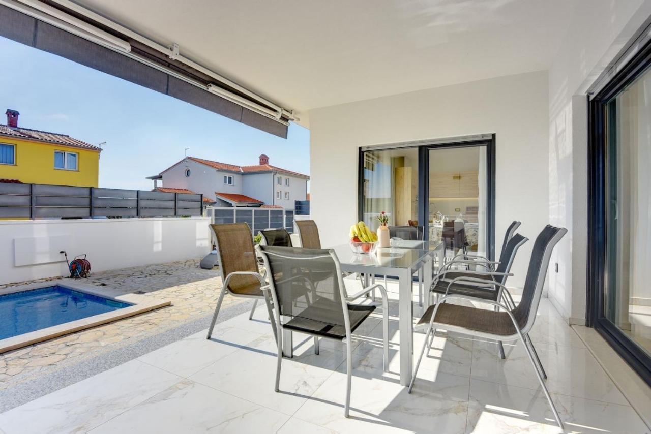 Villa Sunce Pula Exterior photo